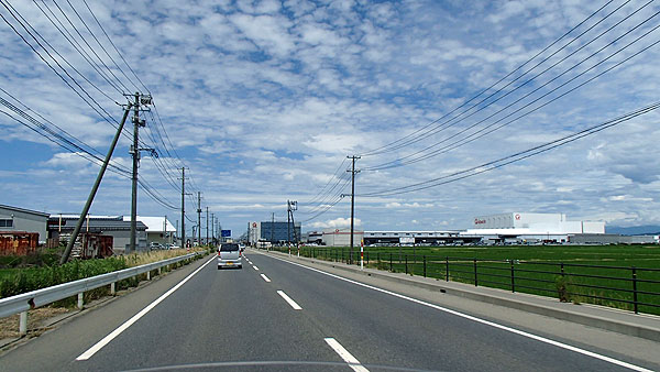 、「コメリ」の大きな施設